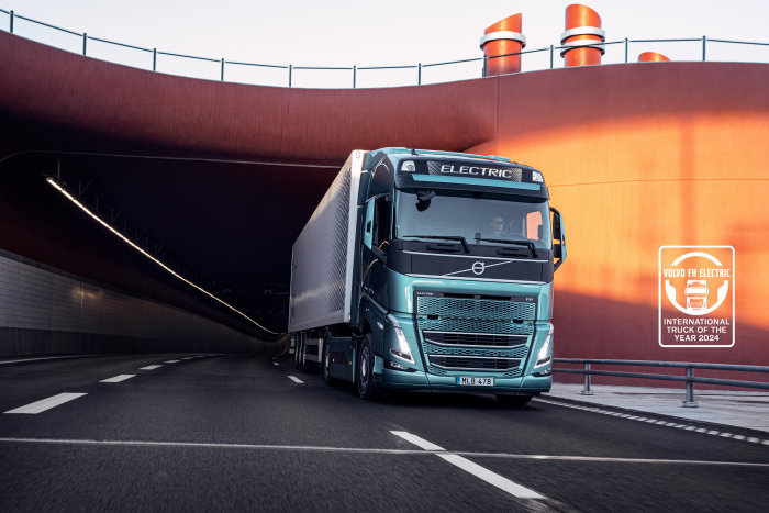Volvo fh electric ist truck of the year 2024. Lkw fährt aus einem Tunnel. 