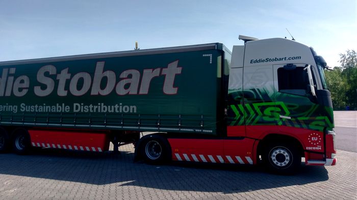 ein volvo truck der spedition eddie stobart