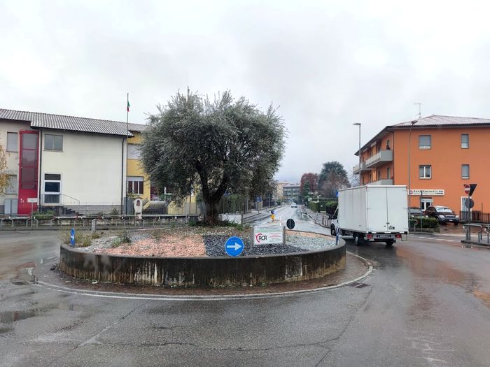 kreisverkehr in italien, aufgenommen im dezember 2020