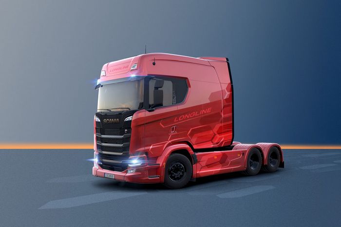 Scania stellt das Longline-Fahrerhaus für die Serienproduktion vor. Zu sehen ist der Scania Longline in rot mit drei Achsen.