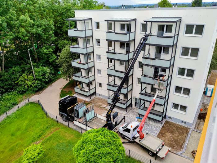 ein privater umzug muss gut geplant werden. das foto zeigt einen einzug in eine neue wohnung.