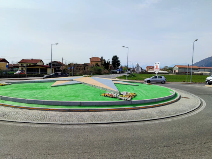 ein kreisverkehr in hella provinz turin